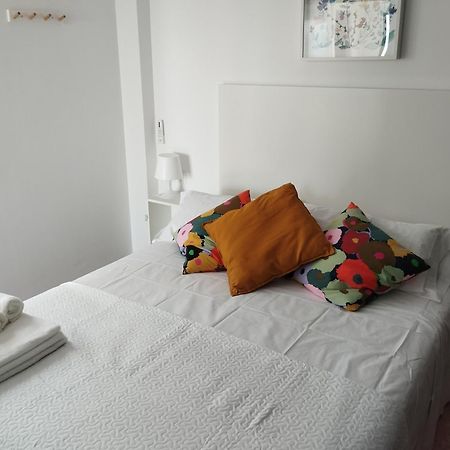 Apartamento Lidia Planta 2, La Carihuela 1ª Linea Playa, Vistas Mar, Buhardilla 1 Dormitorio, 40 M2, 1-3 Huesped, Terraza, Wifi Torremolinos Bagian luar foto